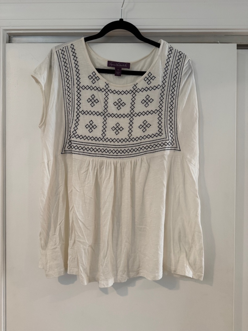 Gloria Vanderbilt Cream Sleeveless Tunic with Navy Embroidery